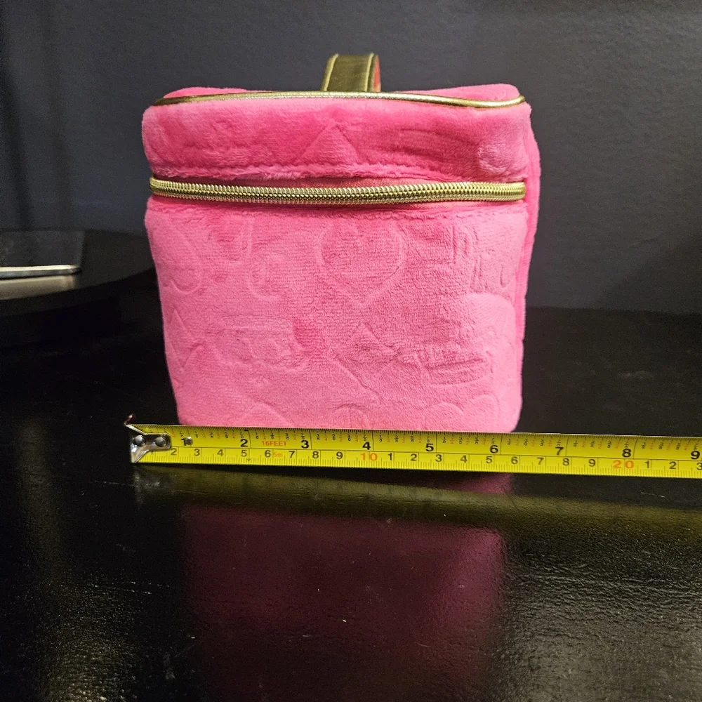 Juicy Couture Pink/Gold Logo Velour Makeup Bag Includes 1 Toiletry Bott…